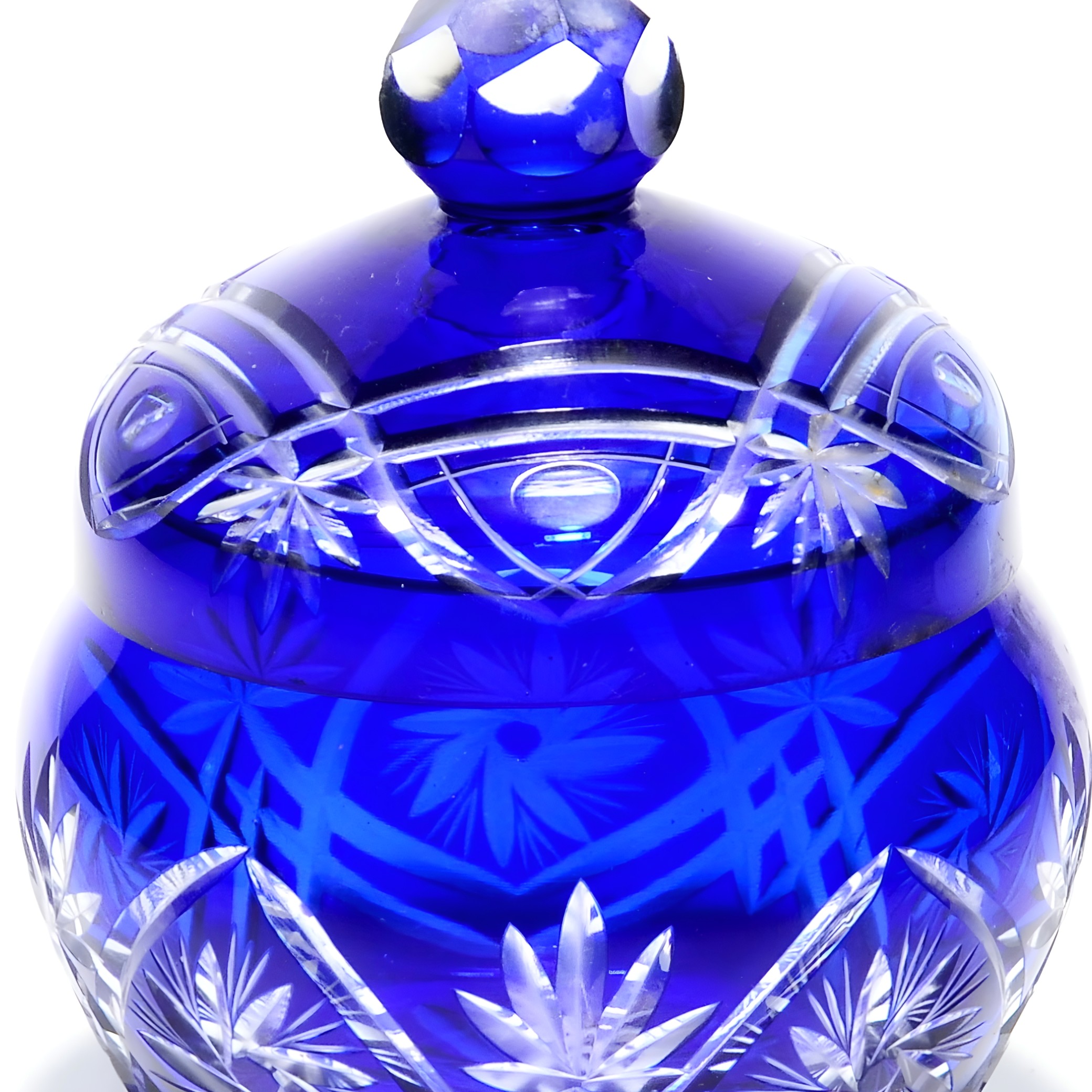 Blaues Kristallglas-Schatzkästchen, Geschliffene Glasbonbonniere, Blaue Kristalltrinketbox, Seltenes Vintage-Bohemia-Glas.